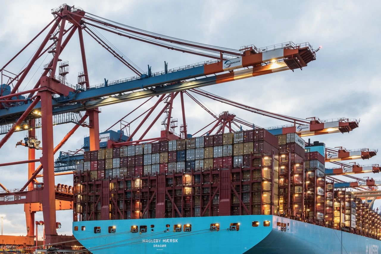 Shipping containers loaded at port, representing FCL and LCL sea freight options to Lilongwe